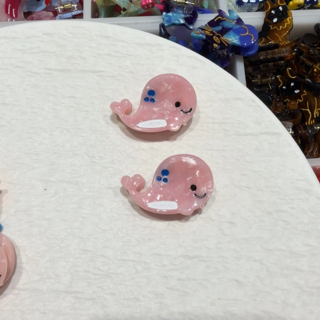 非金属粉色鲸鱼一对