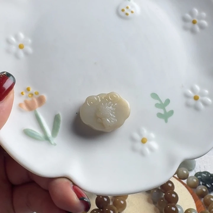 和田玉未镶嵌颈饰锁