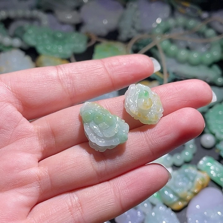 颈饰未镶嵌翡翠天