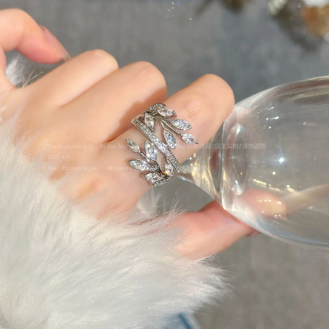 铜合金合成锆石戒指 C557 树叶高级感戒指女小众简约百搭气质指环
