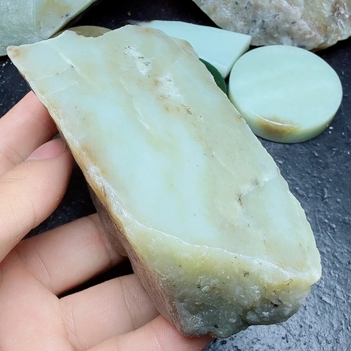 和田玉（糖玉）未镶嵌珠宝奇石
