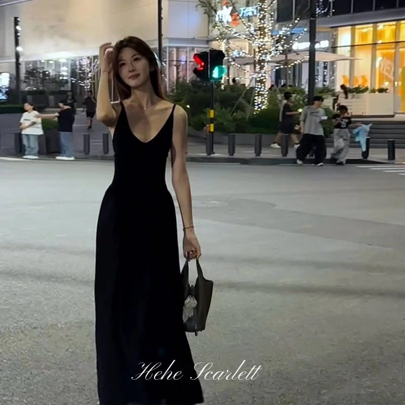 你的呵呵丨骨感线条丨法式优雅气质针织收腰A字显瘦V领吊带连衣裙