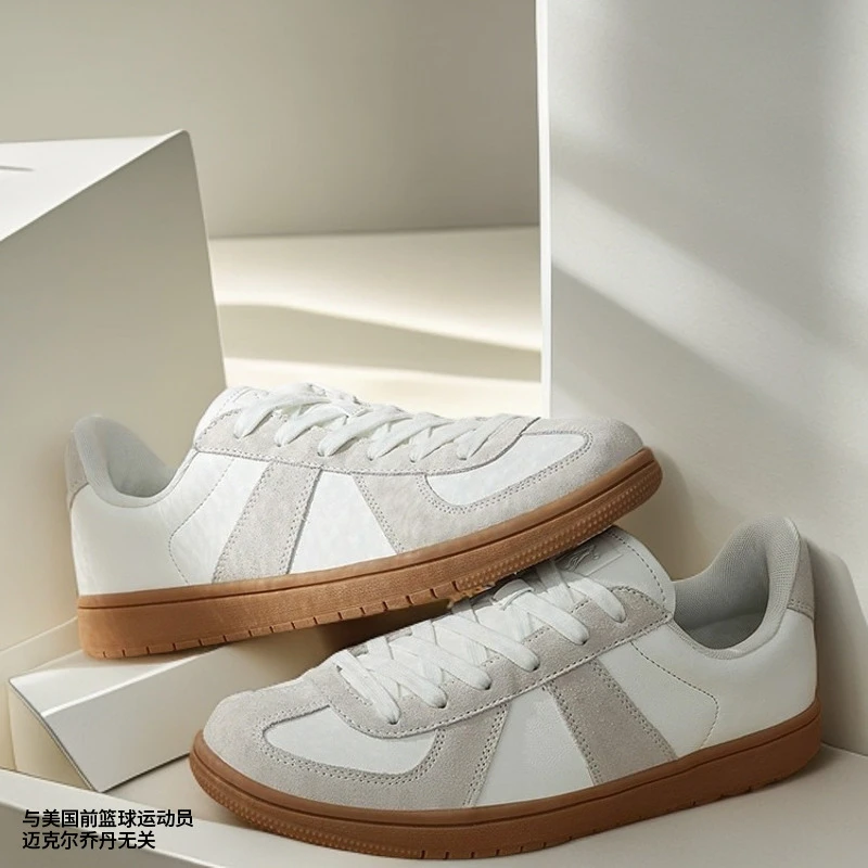 中国乔丹复古板鞋轻便休闲春秋百搭运动员低帮德训鞋XM25230532F