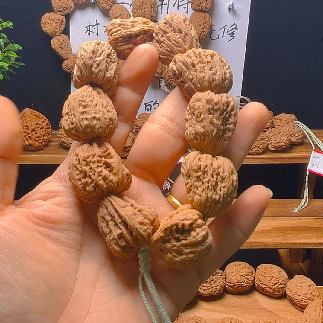 露***蓝文玩核桃吊坠涿鹿南疆小一帆24.25