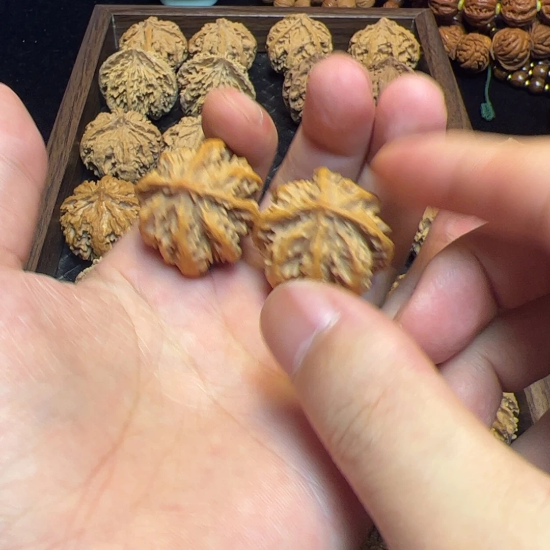 香***可文玩核桃把件秦岭野生文玩核桃