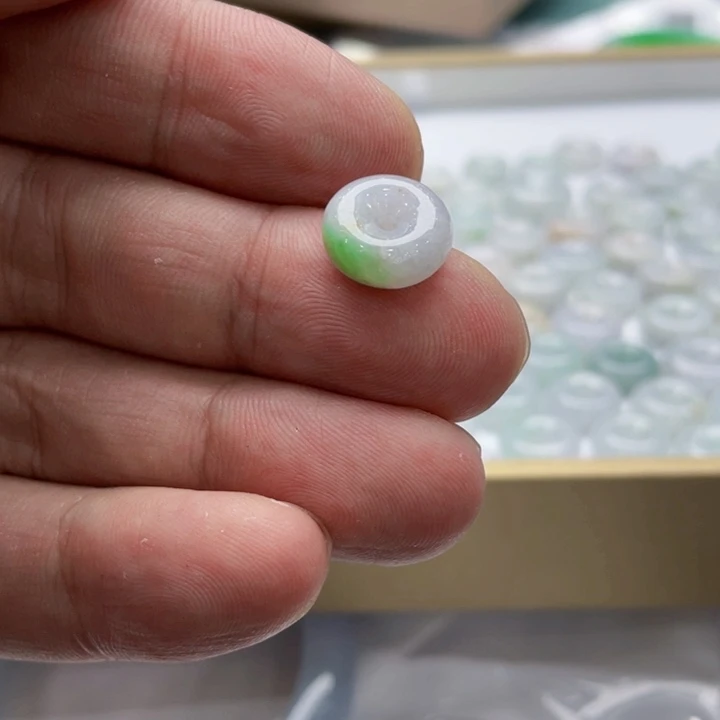 翡翠手镯未镶嵌柠****n