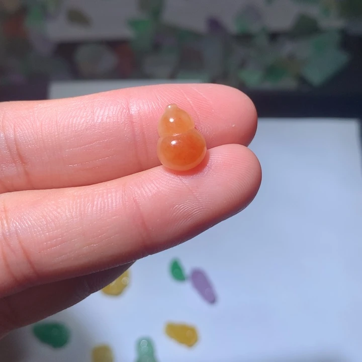 翡翠未镶嵌颈饰挂件