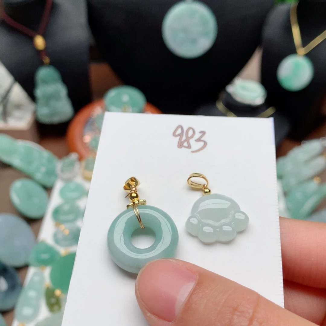 翡翠颈饰合金吊坠