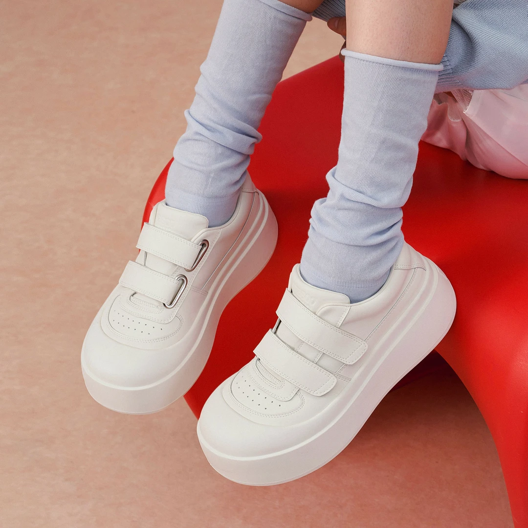 玛速主义2025年冬季新款厚底百搭休闲鞋魔术贴增高单鞋学生小白鞋