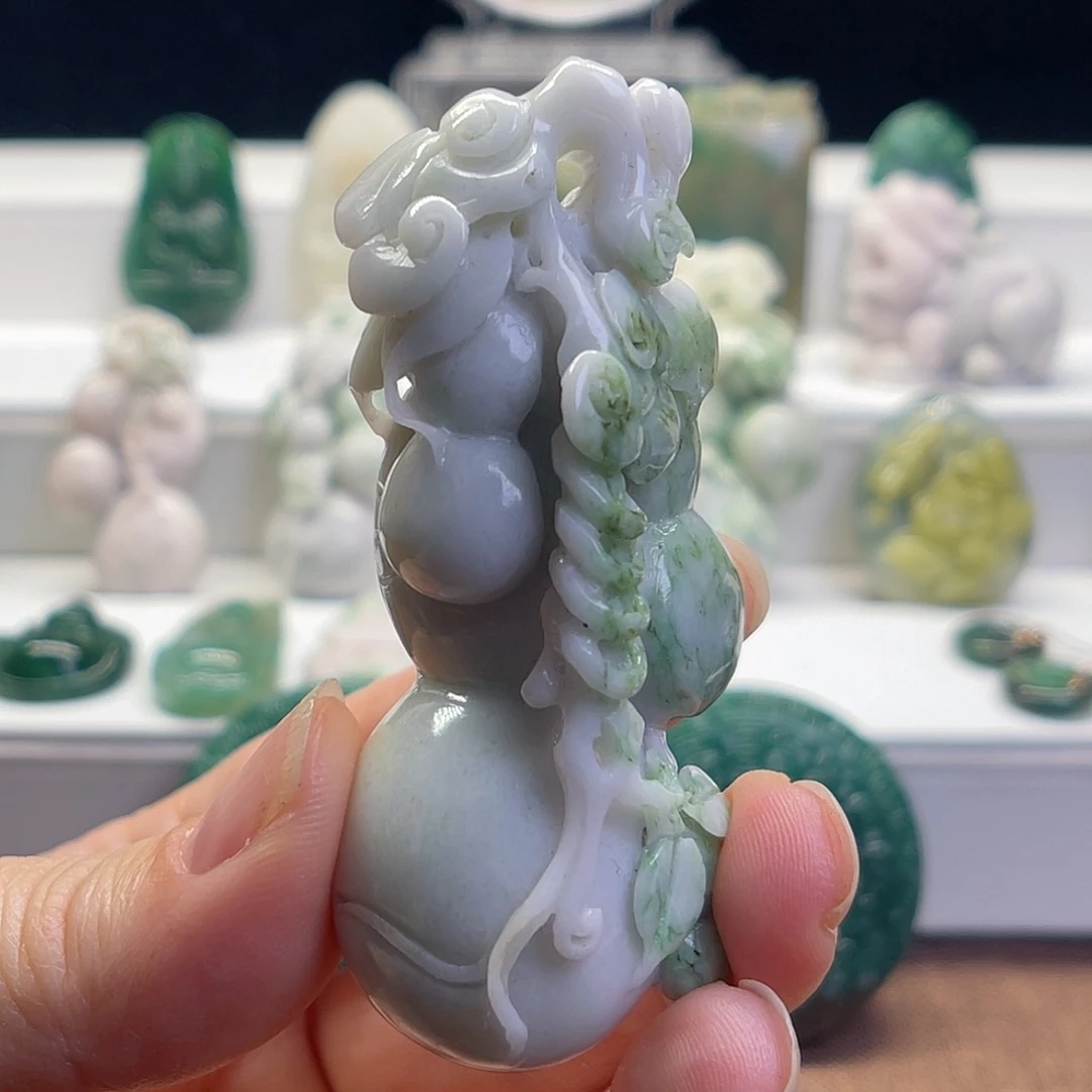 罗***生独山玉未镶嵌颈饰