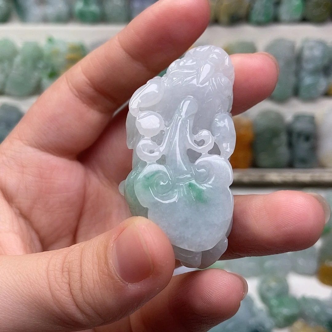 翡翠未镶嵌吊坠(赠链)