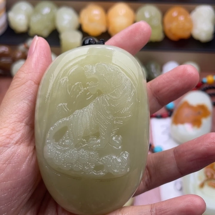 三***磊石材古青石手把件