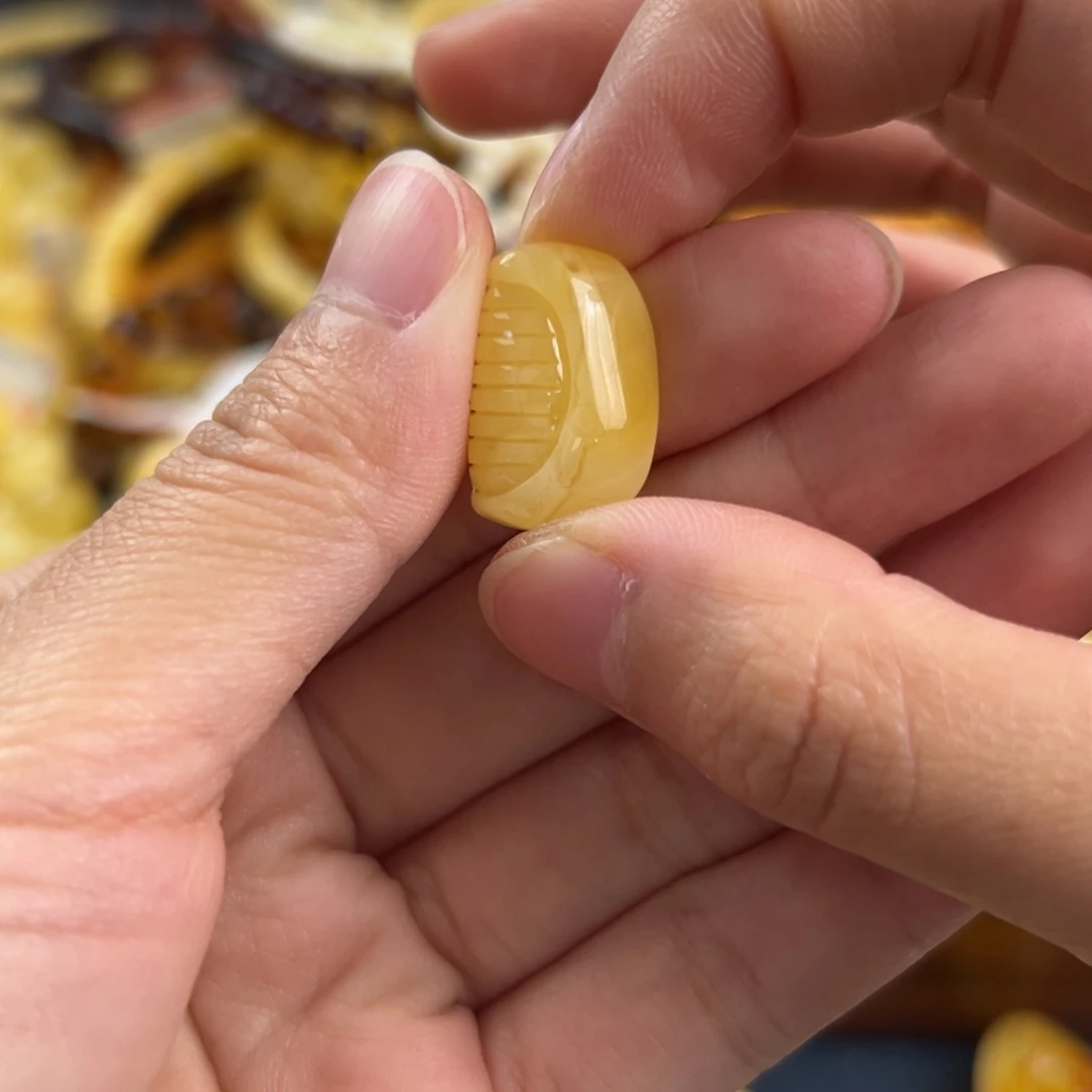 琥珀未镶嵌珠宝奇石