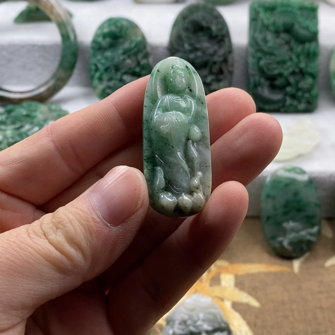 独山玉未镶嵌颈饰