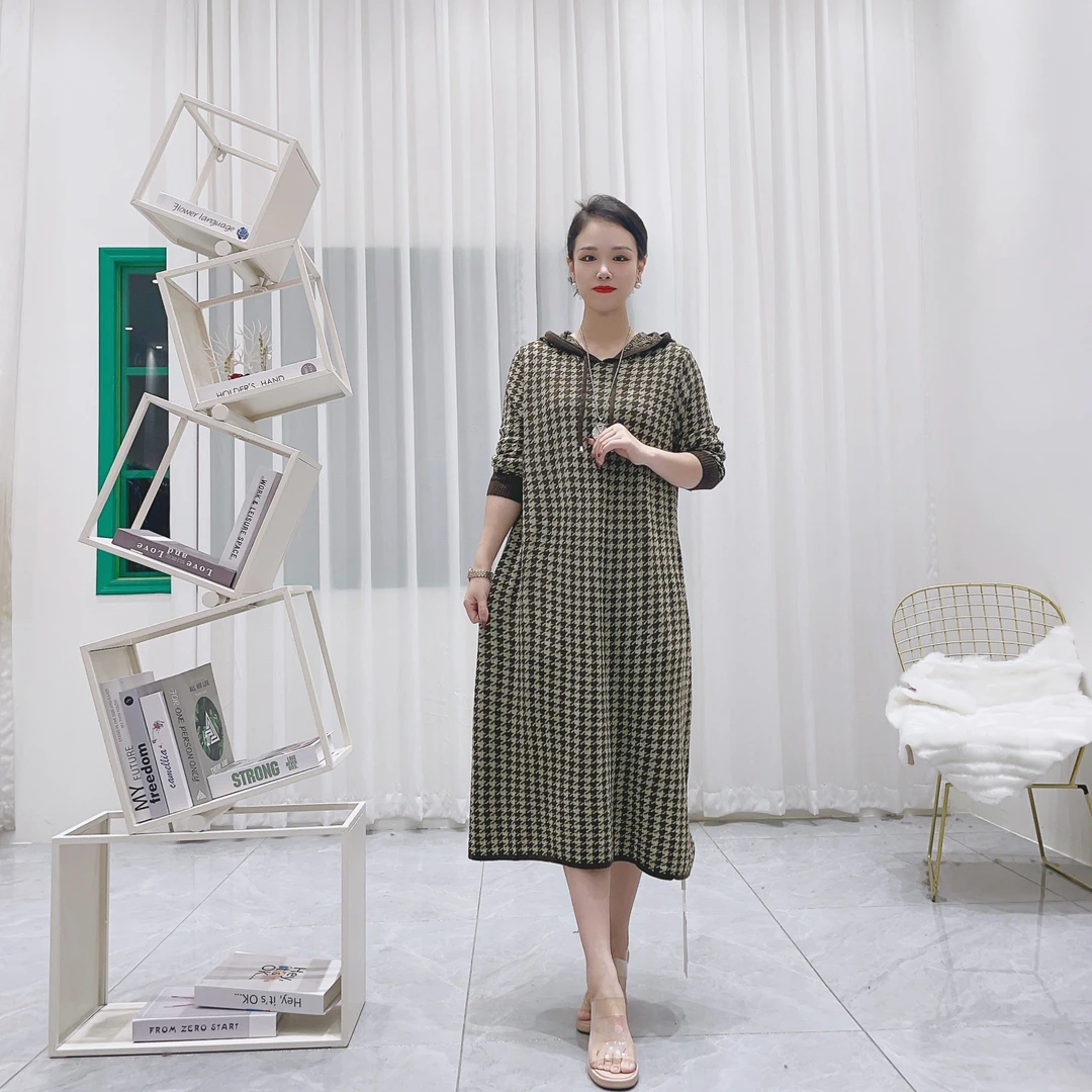 1664金棕色千鸟格帽衫连衣裙