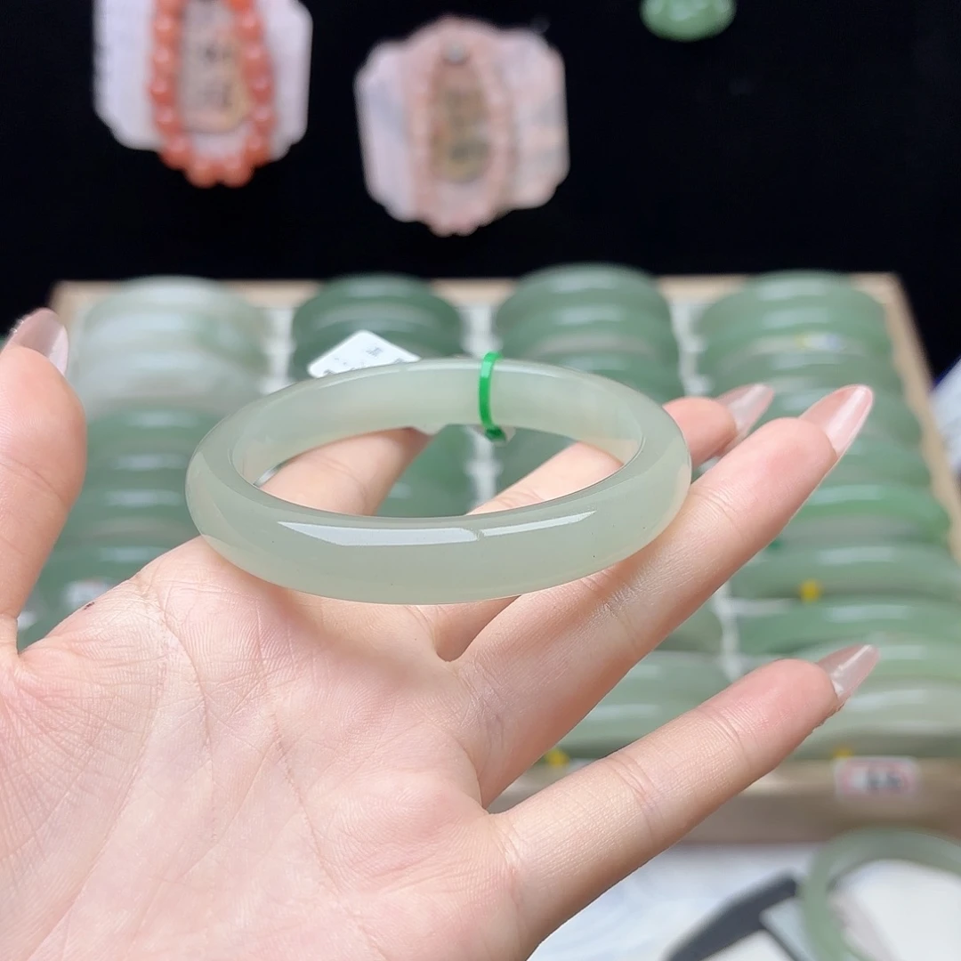 未镶嵌手镯石英质玉58