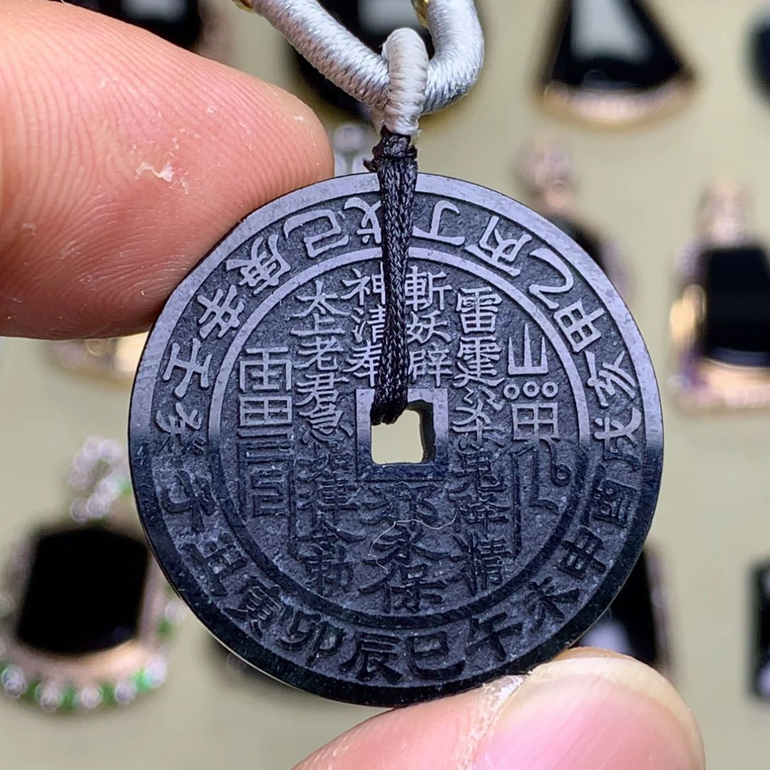 颈饰未镶嵌翡翠墨翠山鬼花钱