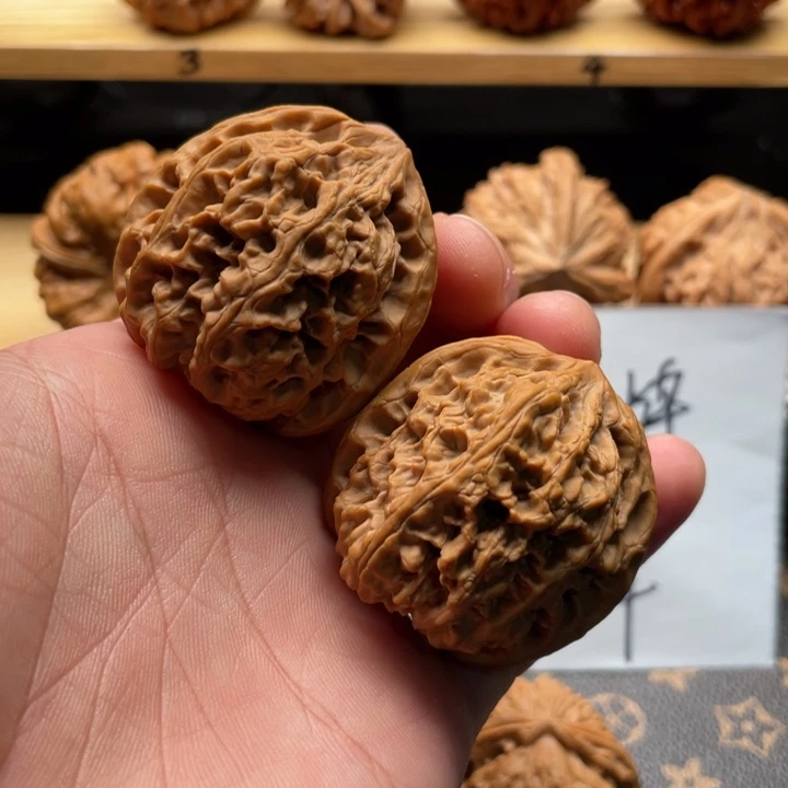 核桃野牛文玩核桃