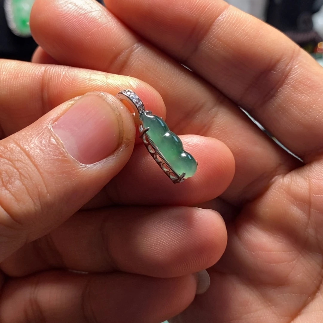 翡翠银S925镶嵌颈饰天然缅甸翡翠A货冰胶飘花豆子万能扣款