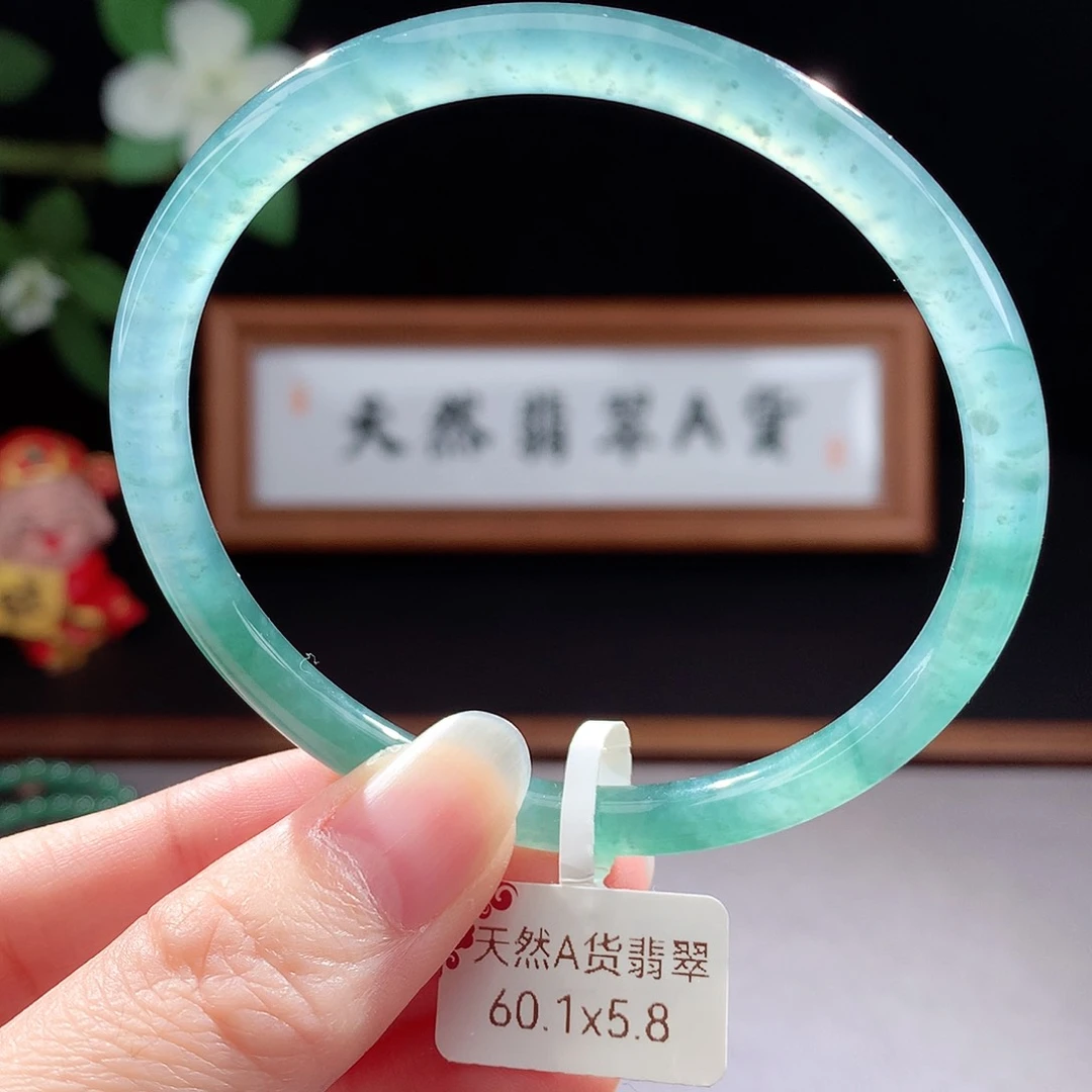 未镶嵌手镯（圆镯）翡翠