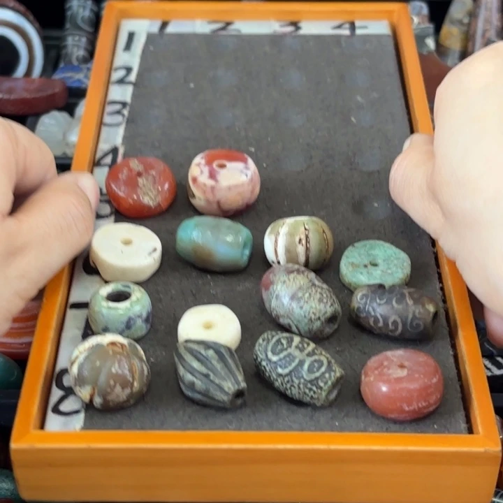 用***v玛瑙/玉髓未镶嵌颈饰