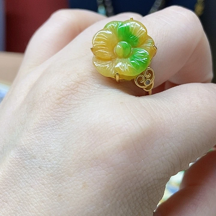 翡翠未镶嵌颈饰戒指