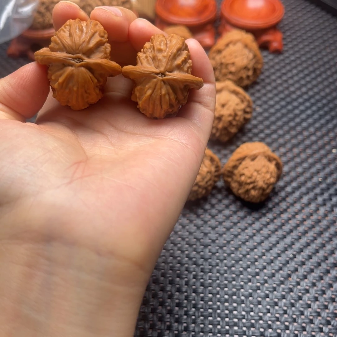 文玩核桃吊坠强*.大红袍