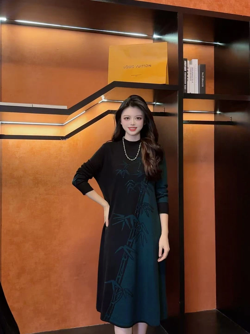 815 DD新款气质时尚显瘦百搭半高领大码洋气连衣裙