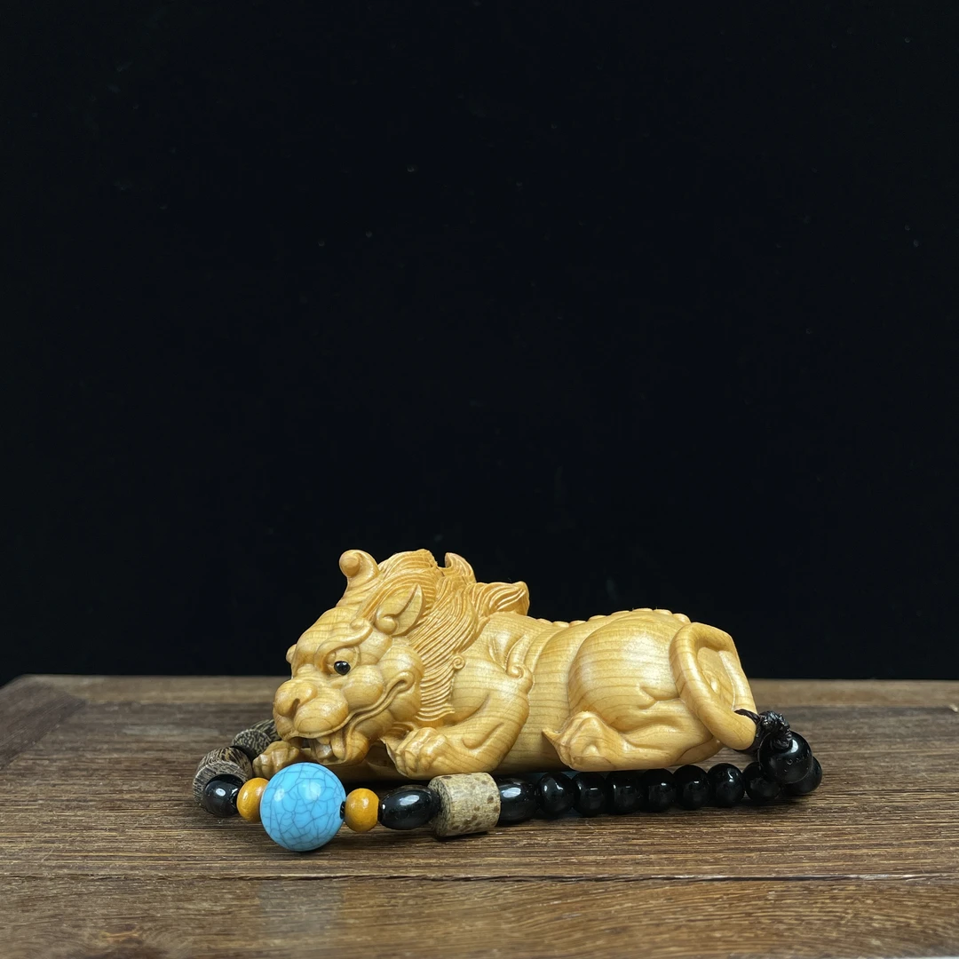 崖柏木招财貔貅手把长8cm天然文玩实木创意家居办公室客厅家用