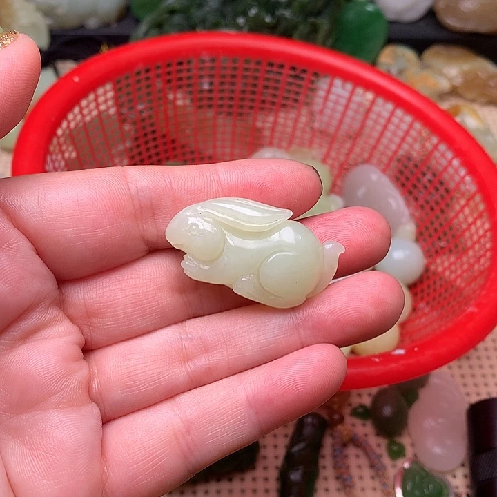 和田玉颈饰未镶嵌娟****》