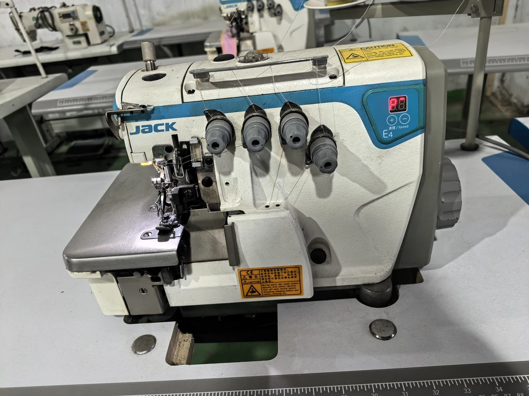 杰克E4电脑直驱锁边机,密度高家用工厂用整套发货