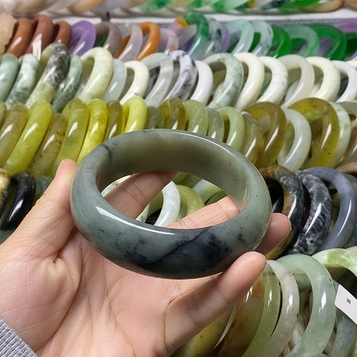 蛇纹石玉未镶嵌手镯