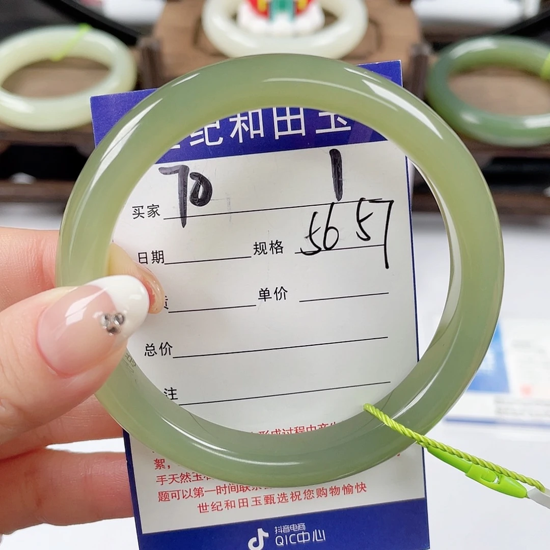 *****和田玉未镶嵌手镯