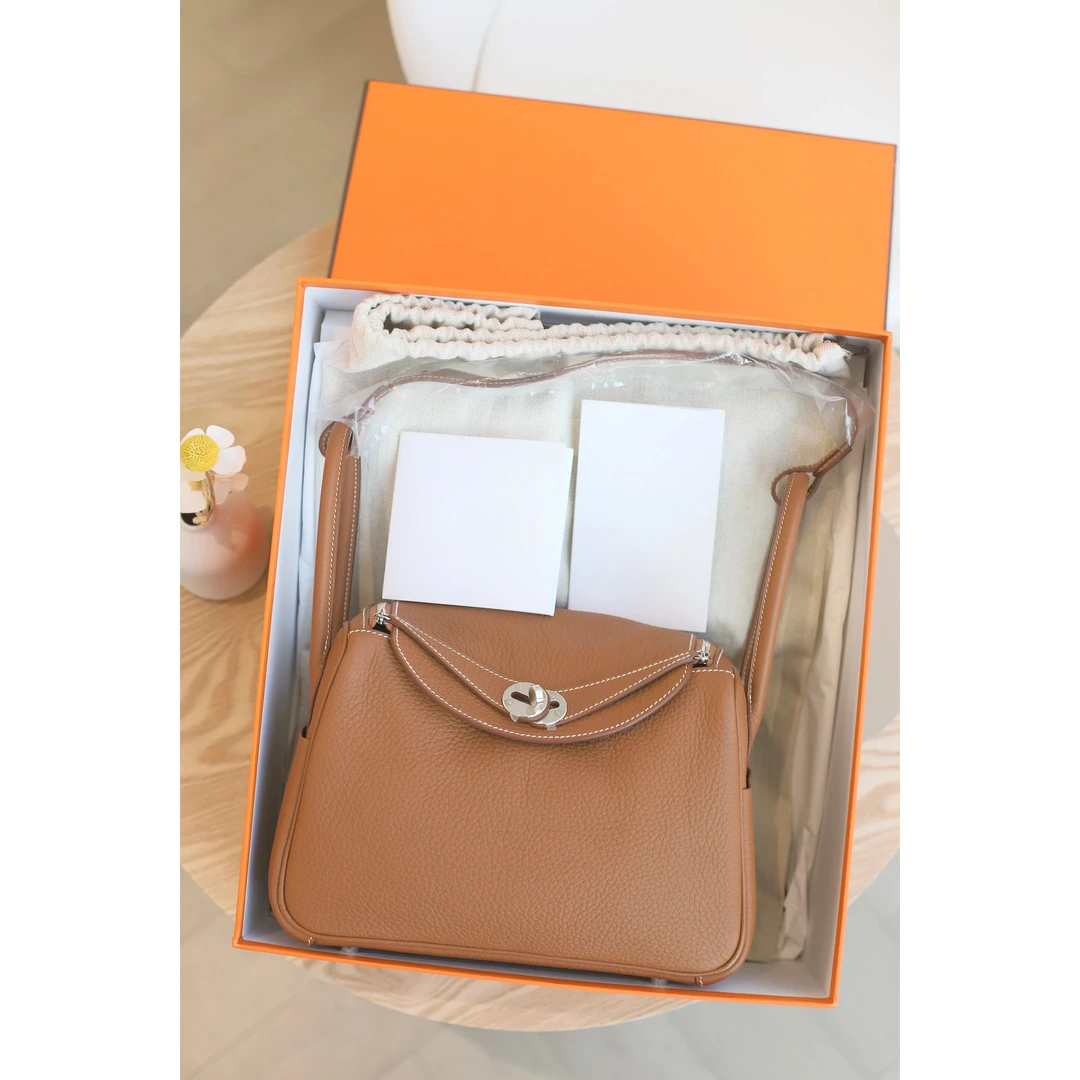 全新未使用 Hermes/爱马仕 Lindy26 W刻 TC皮 金棕色 银扣