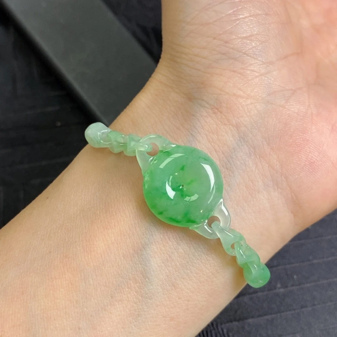 翡翠未镶嵌颈饰飘花拉环