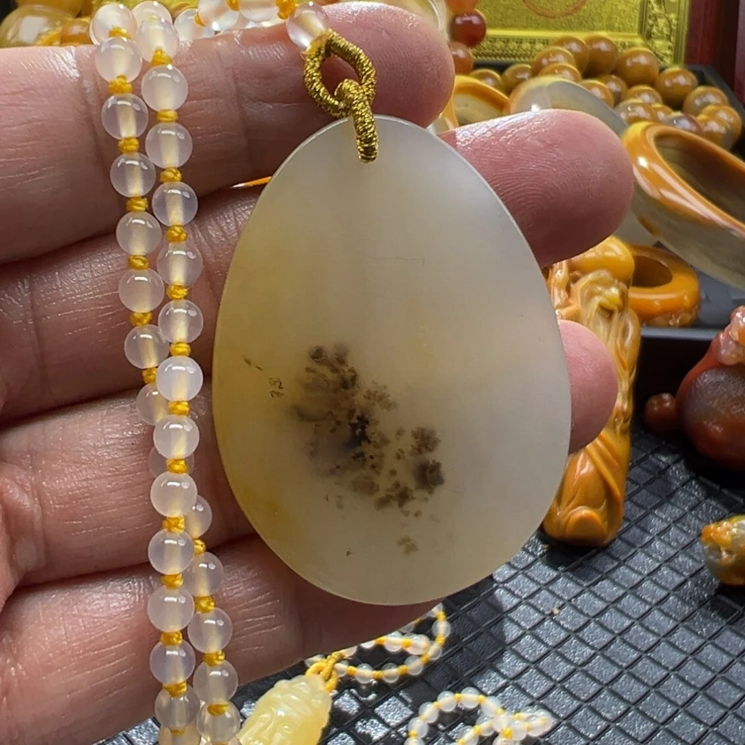 石英质玉未镶嵌颈饰