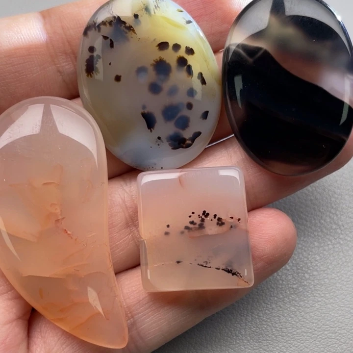 玛瑙/玉髓颈饰未镶嵌空**人