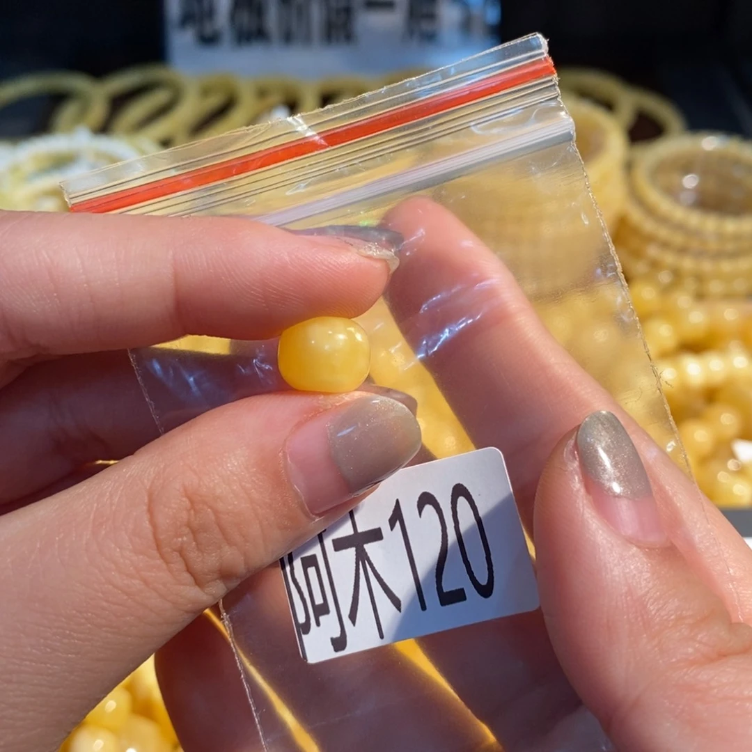 未镶嵌琥珀珠宝奇石120