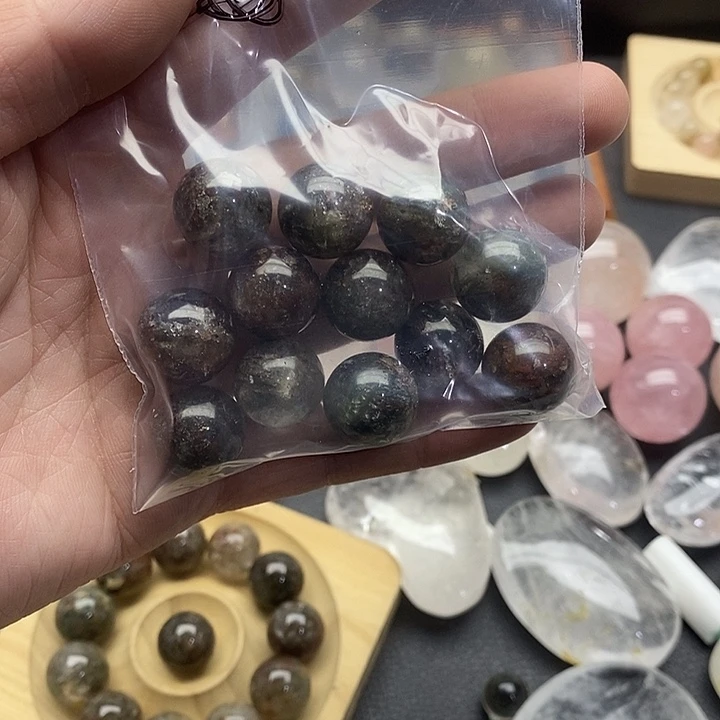 红***火水晶未镶嵌颈饰40