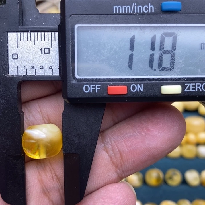 琥珀未镶嵌裸石19号11.8*10喇叭口微瑕