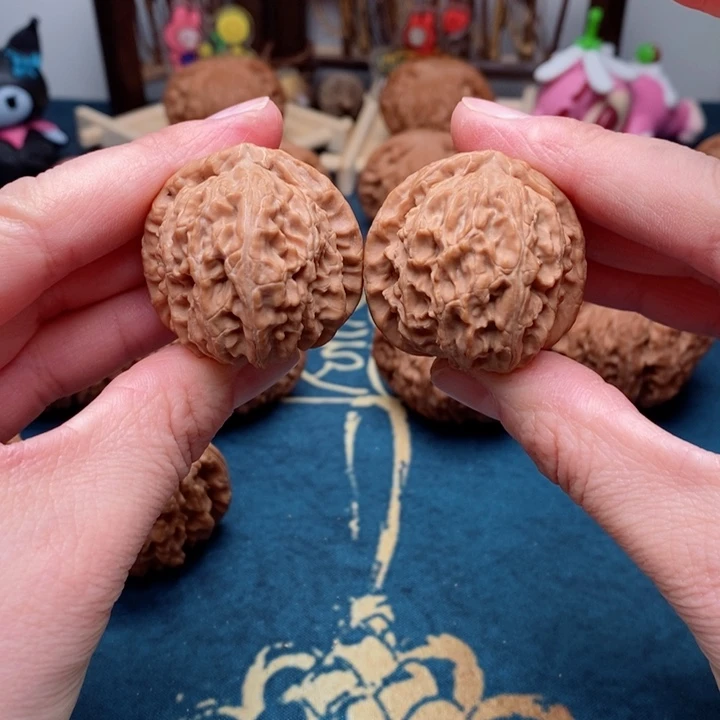 文玩核桃把件三角白35