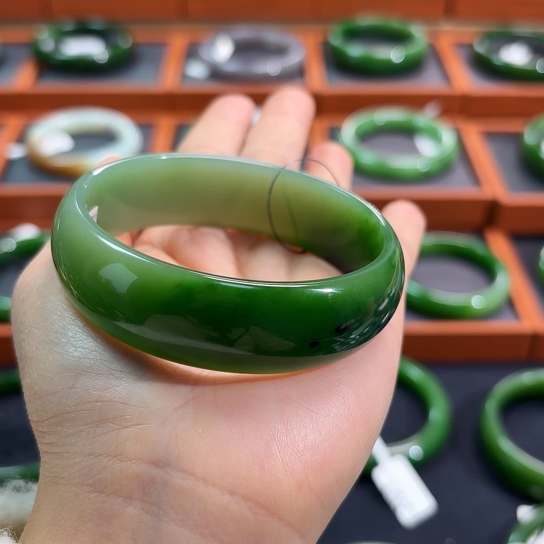 和田玉未镶嵌手镯