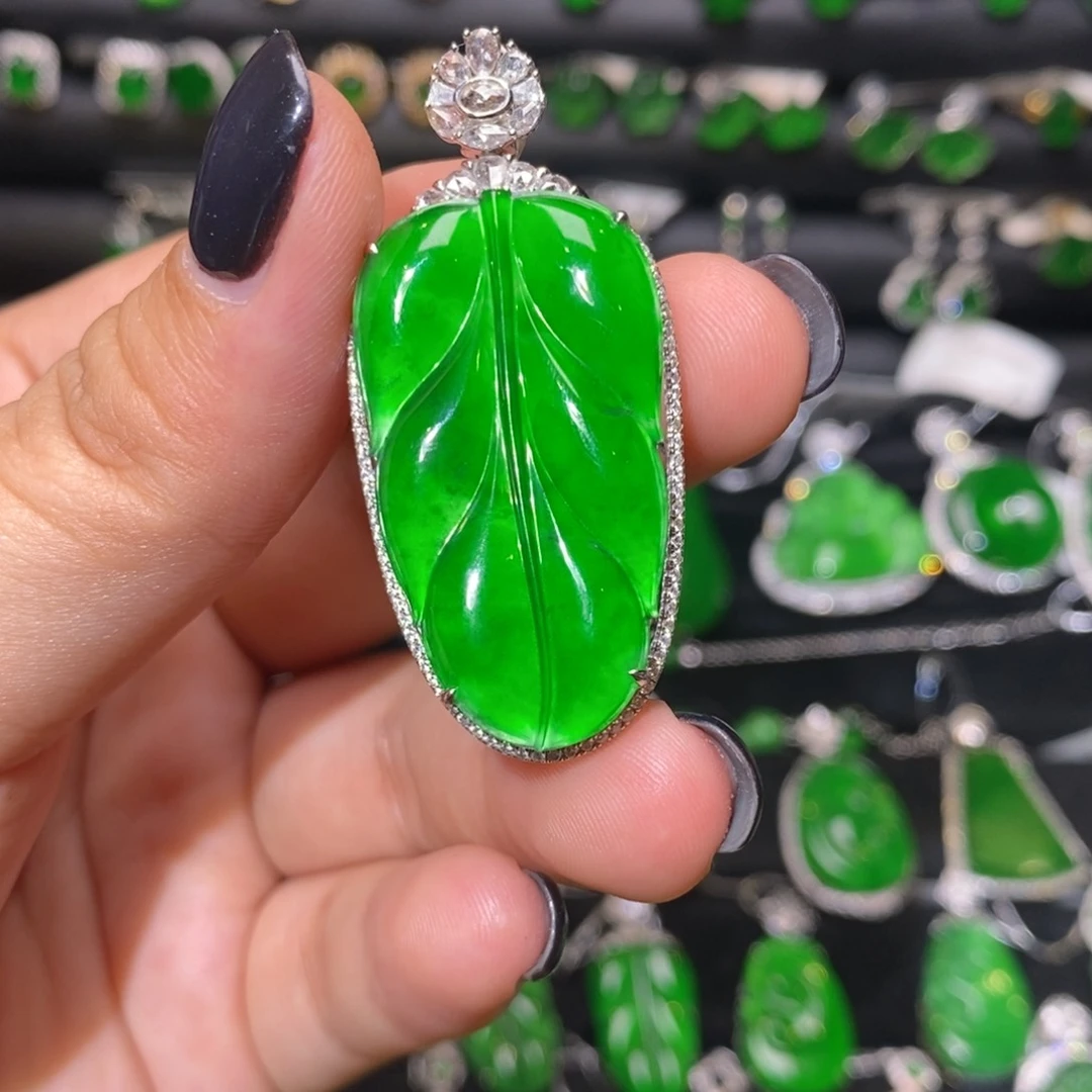 翡翠18K金镶嵌颈饰天然翡翠