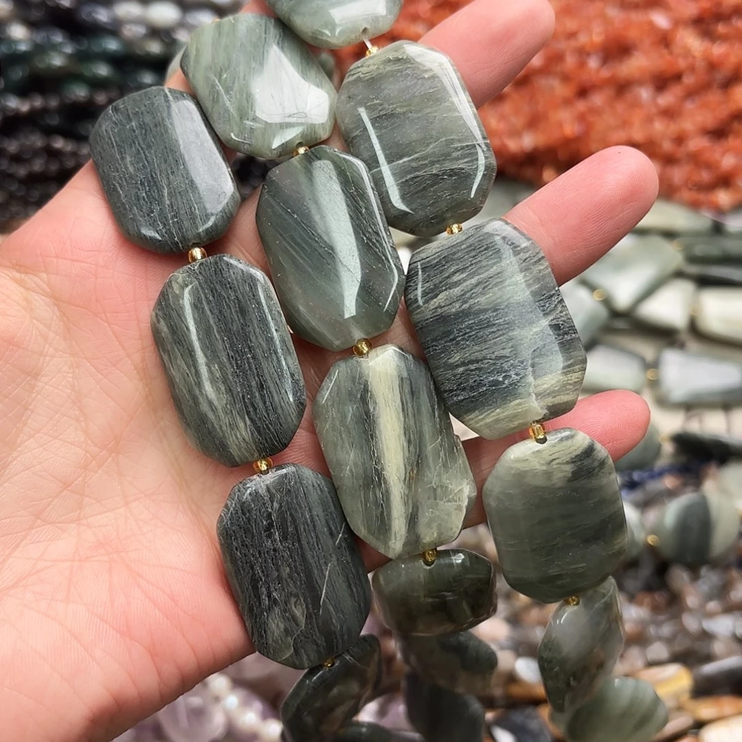 玛瑙/玉髓未镶嵌珠宝半成品23×35青草石无事牌一条