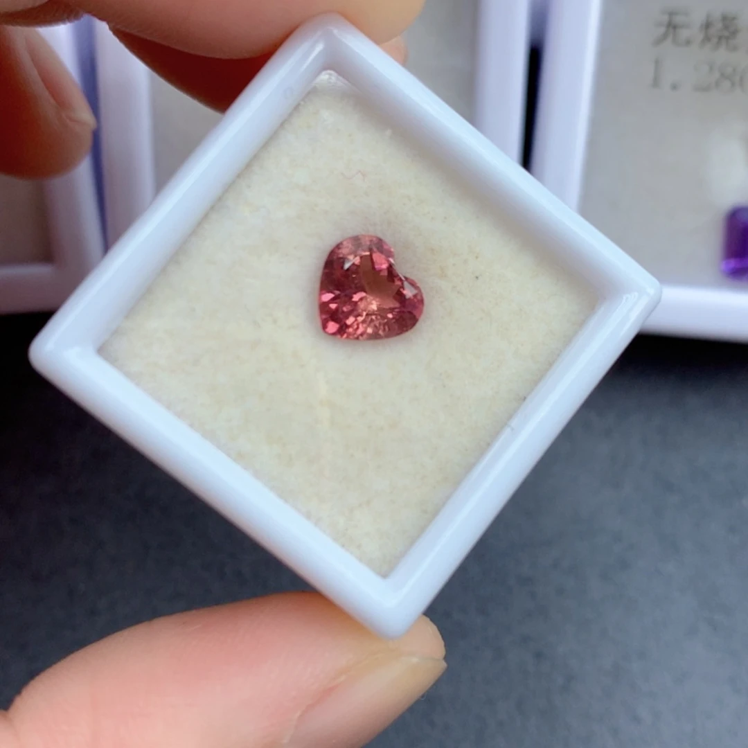 红色碧玺1.31克拉裸石未镶嵌