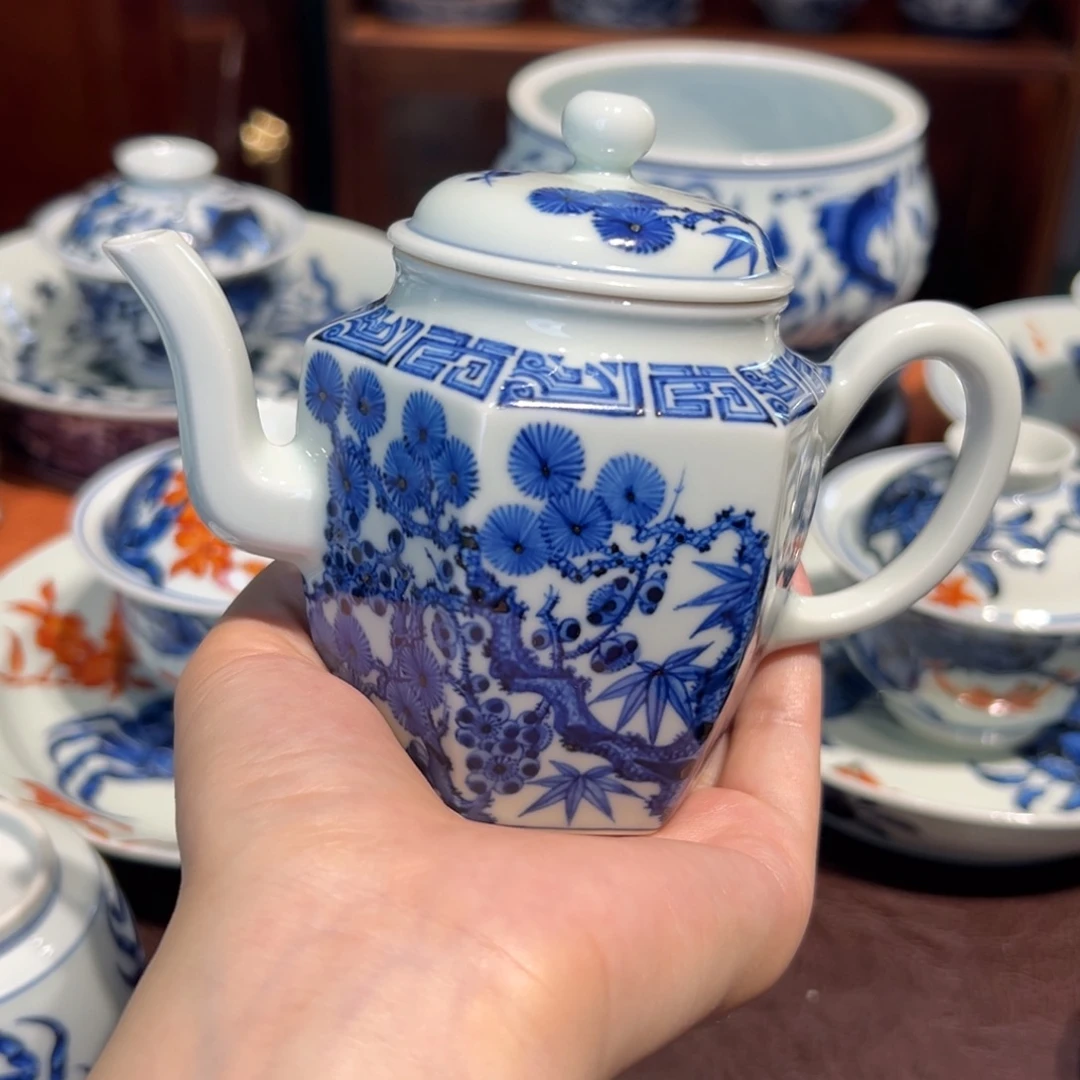 青花雯华堂手绘壶