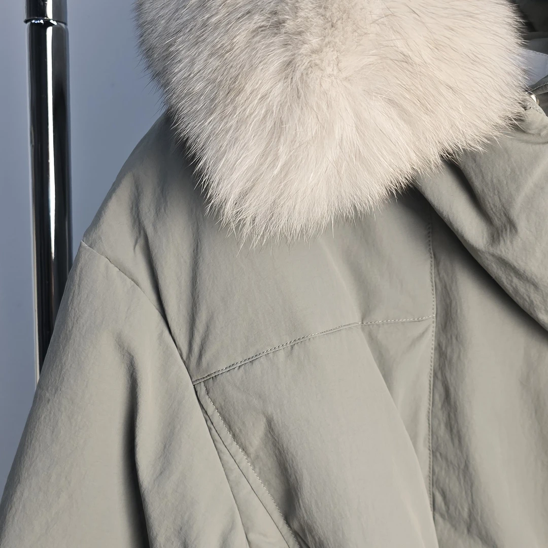 狐狸毛领连帽盖臀鹅绒外套轻奢过冬新款羽绒服白鹅绒