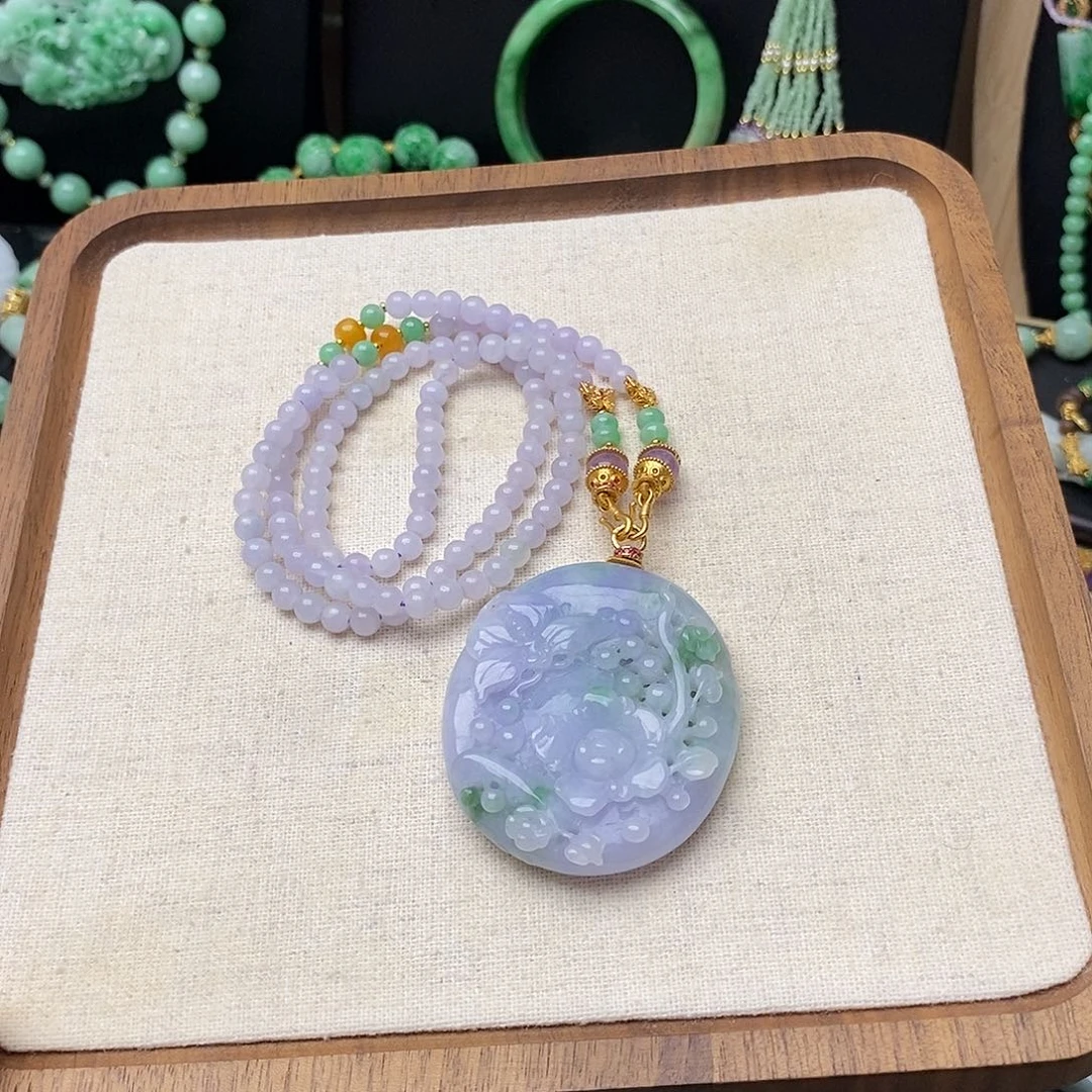 翡翠未镶嵌颈饰春彩