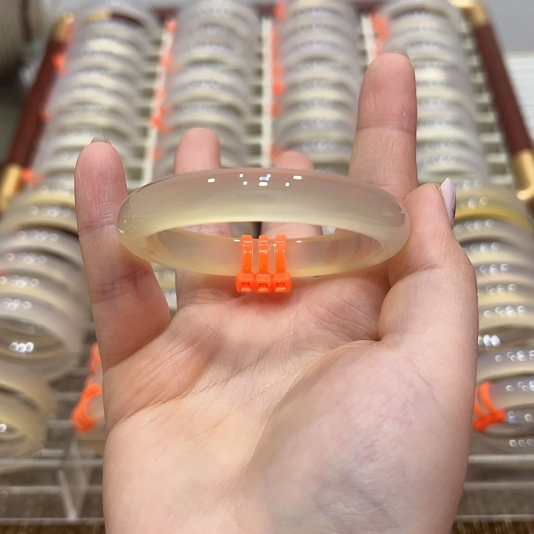 S***思玛瑙/玉髓未镶嵌手镯