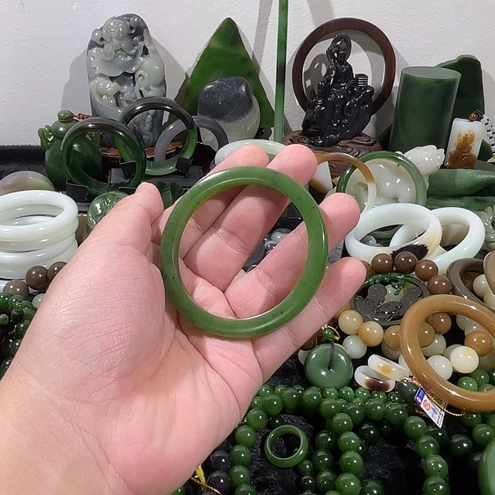 慧****和田玉（碧玉）未镶嵌手链